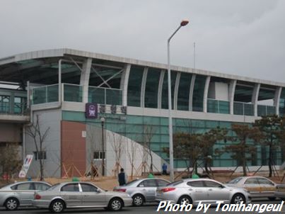 釜山‐金海軽電鉄・空港駅