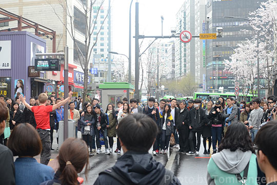 新村 シンチョン は韓国屈指の学生街であり ソウルの副都心 グルメも買い物も焼肉も 韓国 韓国旅行 トム ハングル